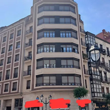 Nana In Parking En El Edificio *