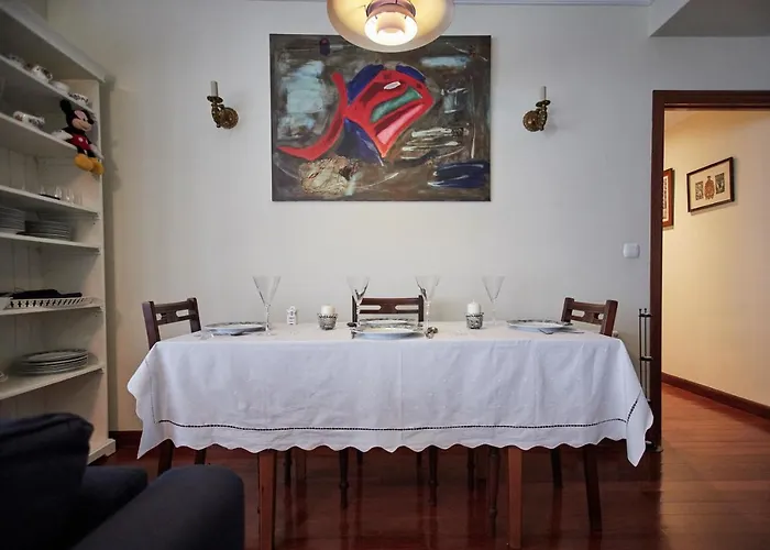 Nana In Parking En El Edificio Bilbao