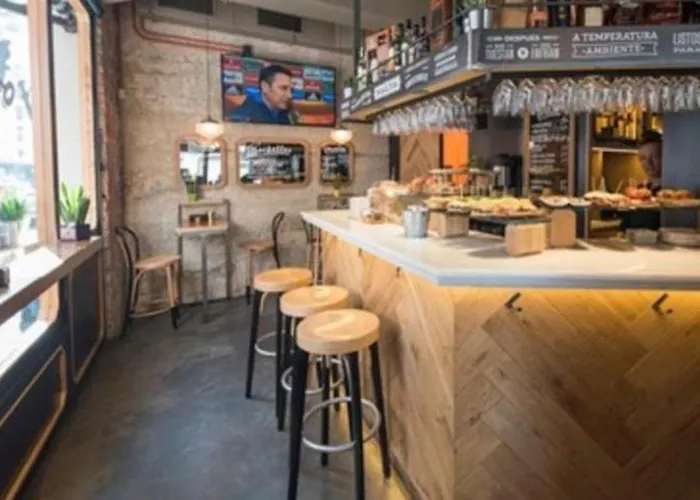 Nana In Parking En El Edificio Appartement