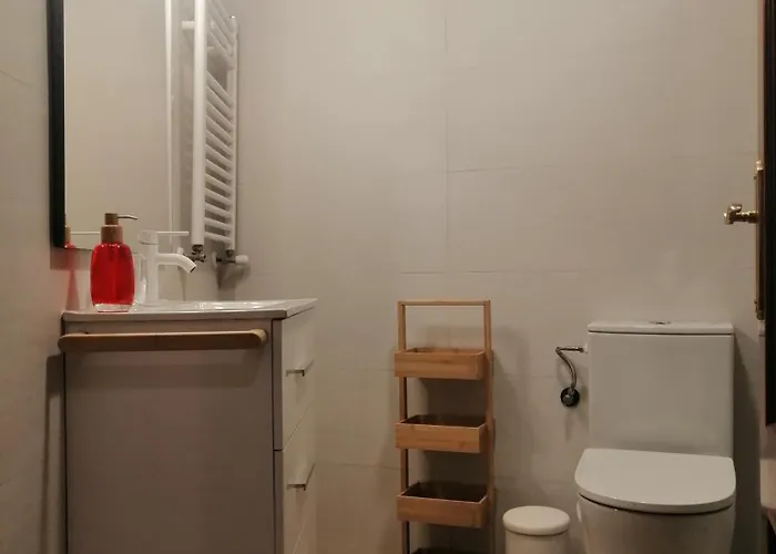 Nana In Parking En El Edificio Bilbao