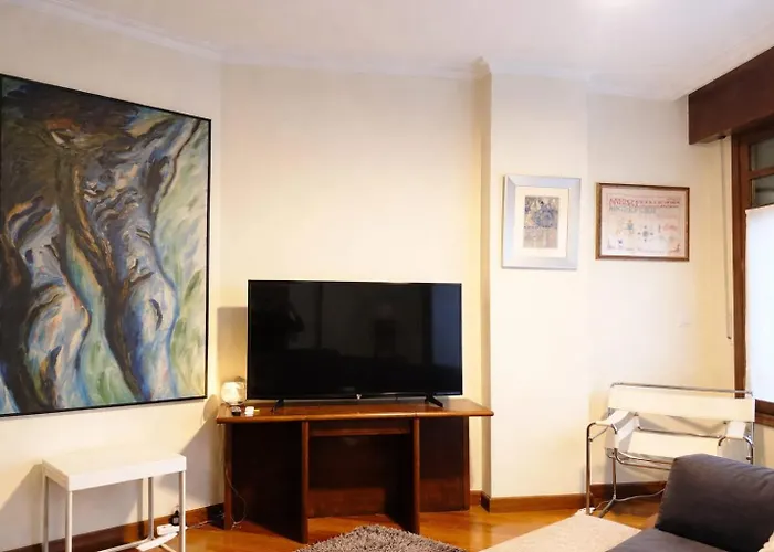 Nana In Parking En El Edificio Appartement