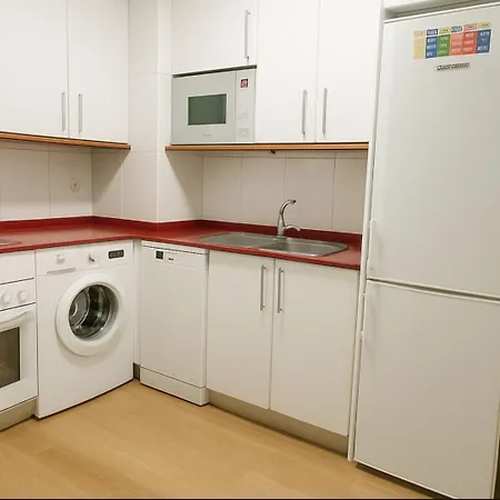 Nana In Parking En El Edificio