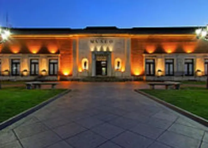 Nana In Parking En El Edificio בילבאו