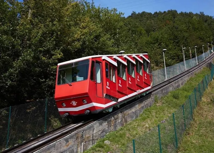 Nana In Parking En El Edificio דירה *